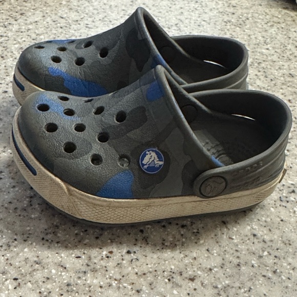 Toddler Camo Crocs - Size 4/5 - Picture 1 of 2